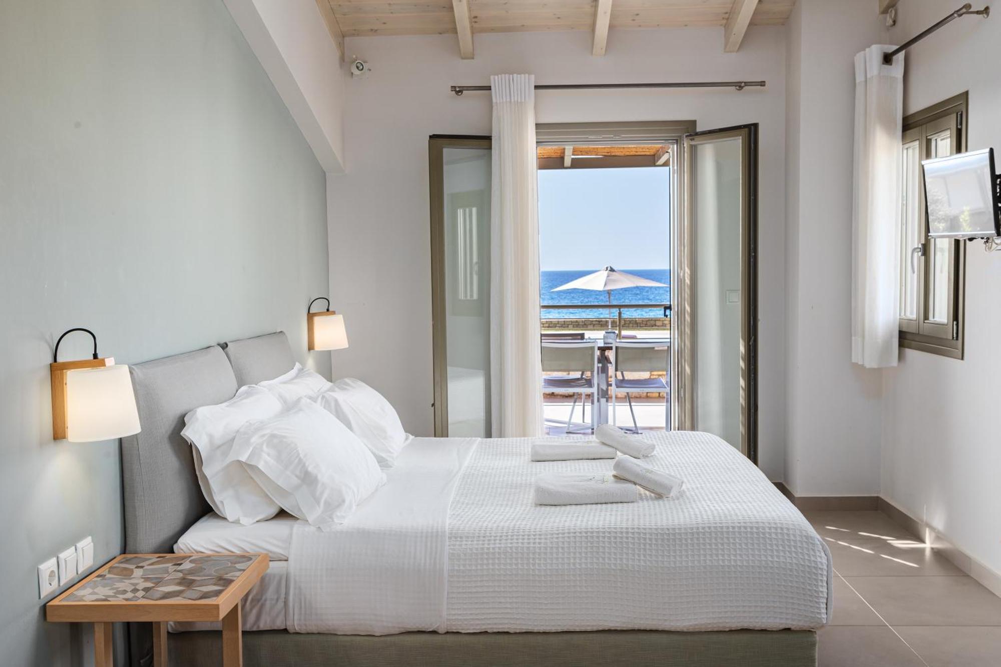 Callisto Seaside Homes & Suites Marathópolis Esterno foto