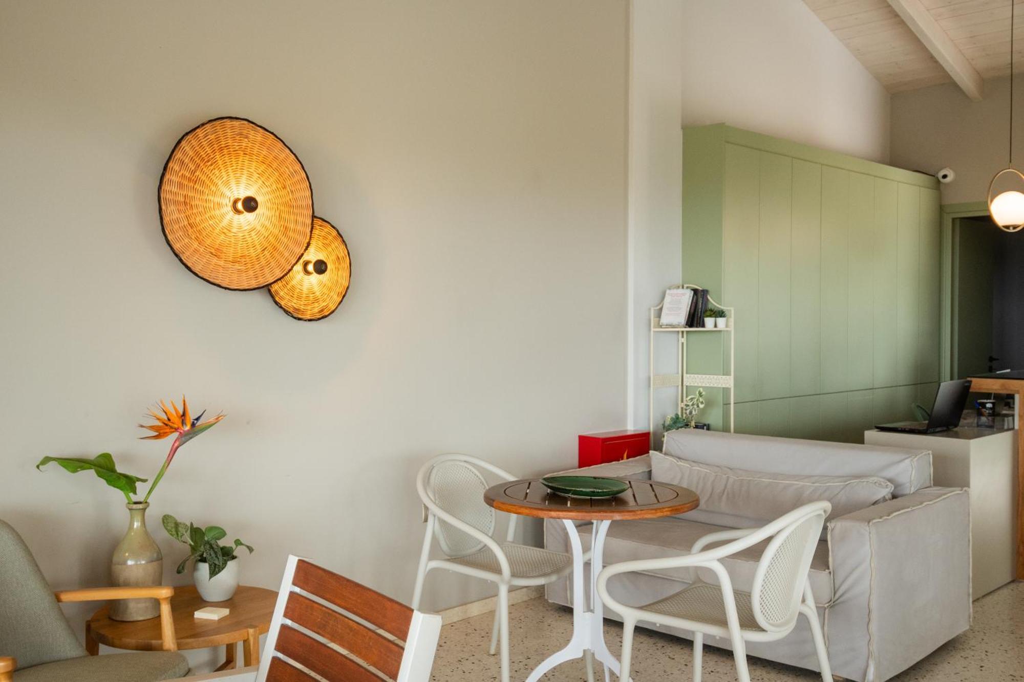 Callisto Seaside Homes & Suites Marathópolis Esterno foto